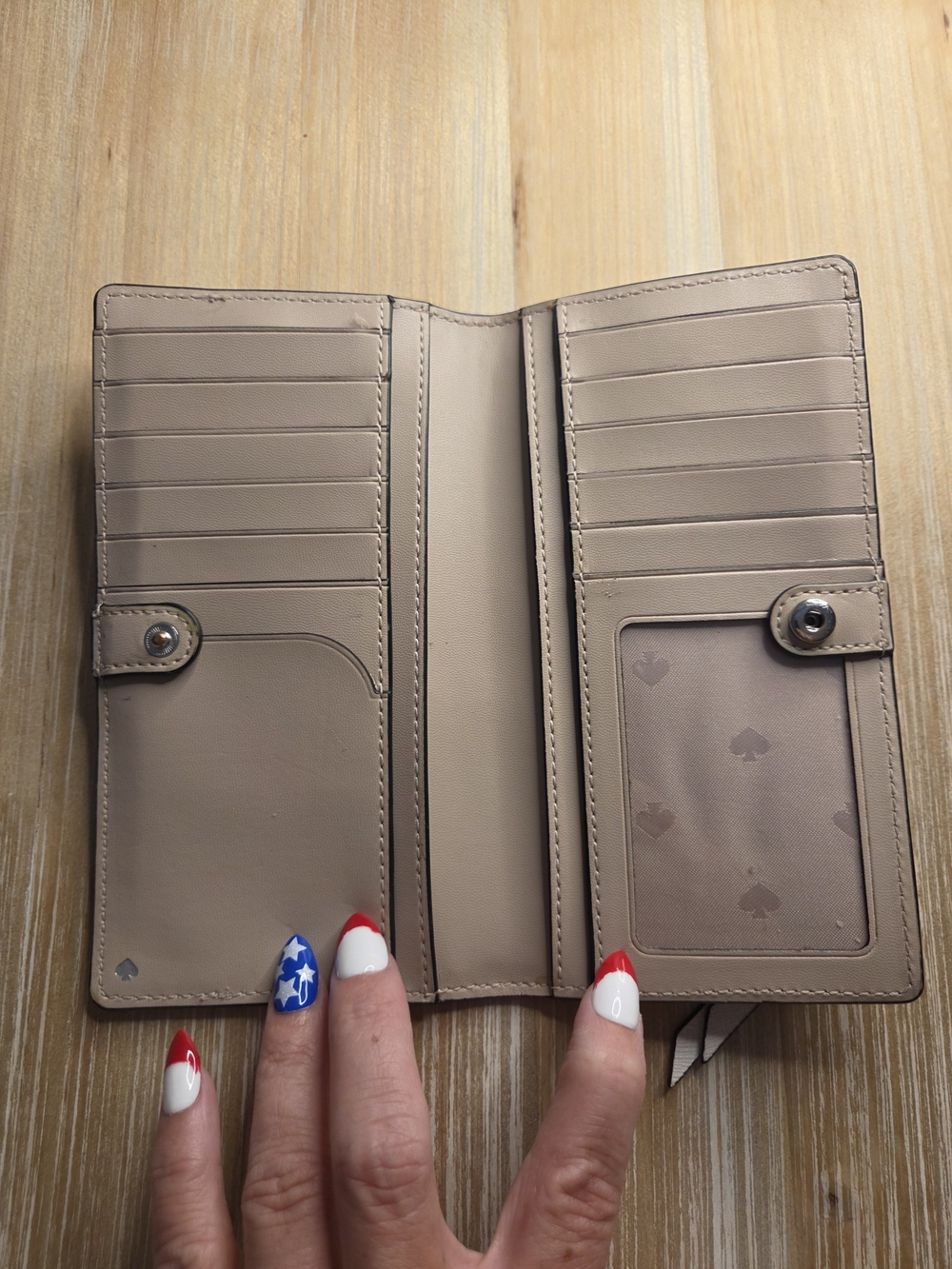 Kate Spade New York Two-Tone Beige & White Continental Wallet - Picture 4 of 8